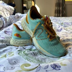 Women’s new balance, running shoes good condition